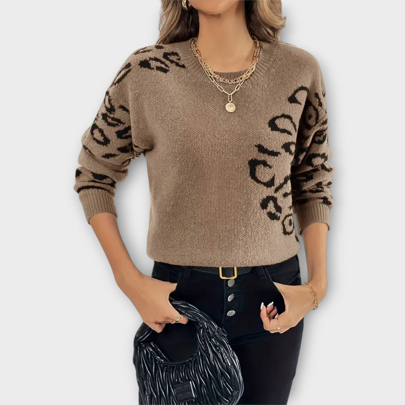 Sabrin - Lässiger Pullover mit Leo-Design