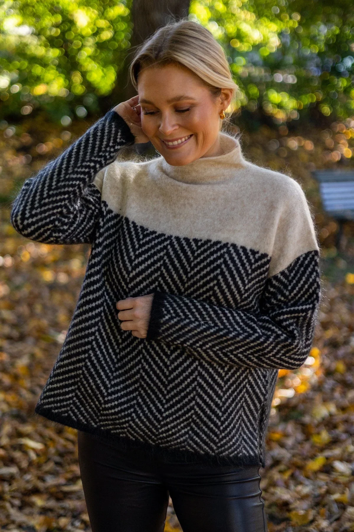 Maeve - Soft Cashmere Turtleneck Sweater